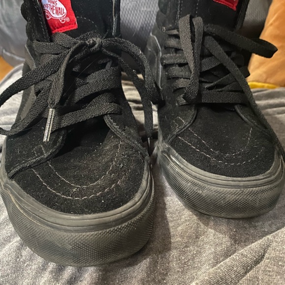 SK8 HI Vans in monochrome - Picture 2 of 4